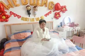 大婚当天，新娘一个人完成婚礼！背后故事令人泪目图片