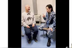 李斯丹妮教腾格尔唱“耶斯莫拉”图片