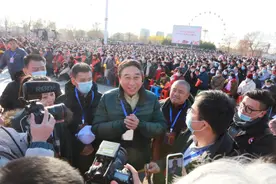 “巩哥”到莒南 高唱学雷锋，中国文联文艺志愿服务队走进沂蒙图片