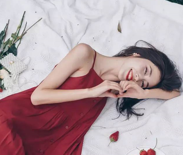 新生儿抹身体乳好还是精油好
