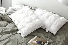 澎湃好物 | 2斤鹅绒做成的枕头，软而不塌，睡得香，肩颈都舒服了图片