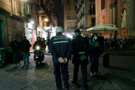 意大利男子和妻子吵架后暴走450公里，违反宵禁措施被处罚图片