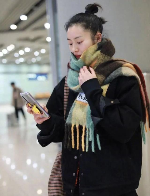想要围巾保暖又时髦 你必须学会的5种系法