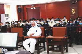 广西三建某分公司原经理黄坚涉嫌贪污罪、挪用公款罪出庭受审图片
