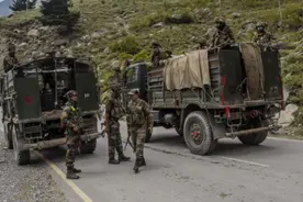 印度人的故事里，昆明躺枪图片