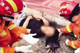 深夜醉卧马路边头发被沥青黏住图片