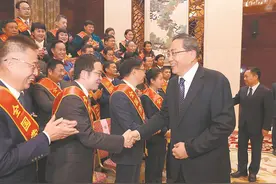 李锦斌会见安徽省全国劳动模范和先进工作者图片