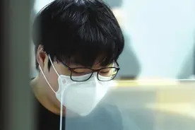 穿尿不湿进入考场！韩国高考一天考10小时全程戴口罩，之后还需“校考”但感染即淘汰图片