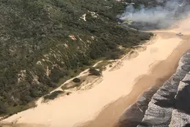 林火侵袭澳大利亚的世界自然遗产弗雷泽岛图片