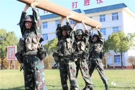 跳火障、PK男兵……“特战玫瑰”的训练画风，你想看吗图片