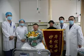 术后第二天就能下床！仁济泌尿科成功完成一例高难度肾癌患者保肾手术图片