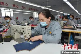 新疆天然驼绒滑雪服被冬奥会定制授权使用图片
