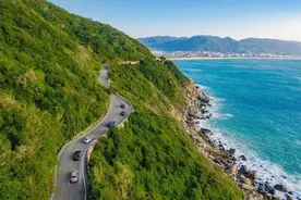 对于劳斯莱斯全新古思特来说，打开正确方式之一竟是亲自驾驶图片