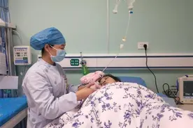 龙凤胎，顺产成功图片