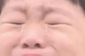 痛！一5岁小孩脚趾被“咬”断，儿童乘坐电动自行车要注意……图片