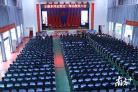 解放军飞行员获一等功！272米高度遇险 生死关头选择避开居民区图片