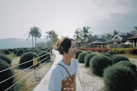 刘雯晒海边度假美照 碎花长裙配牛仔裤时尚又文艺图片