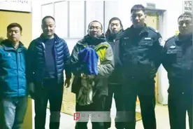 阜阳村民下地拔菜时 捡到国家一级保护动物图片
