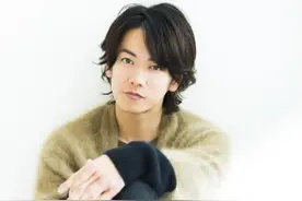 日本选出“年度面孔”佐藤健凭借《恋无止境》当选图片