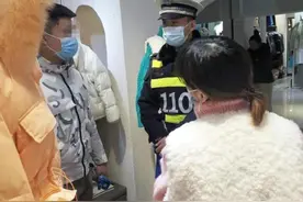 商场买衣服退货被拒 民警：消费者先弄清规则再“下叉”图片