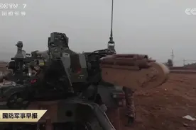 东部战区某合成旅换装新型车载榴弹炮图片