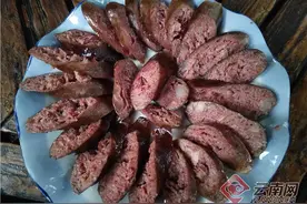 云南保山施甸县：姚关豆腐肠出炉了图片