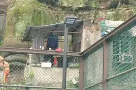 魔幻！重庆小区现无头巨佛，官方：此前已列为文物图片