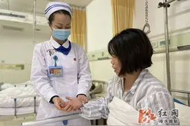 全国先进工作者丨陈明：不负使命 为爱逆行图片