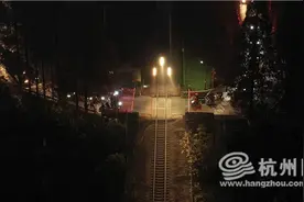 49岁的仓前火车站最后一班货运列车发出 老宣杭铁路（行宫塘至仓前段）将停用图片