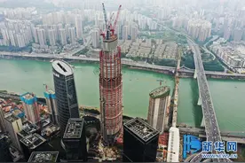 重庆化龙桥超高层项目主塔楼突破300米图片