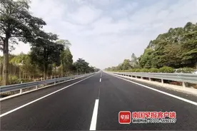 兴六高速路面改造工程迎来新进展！玉林往南宁方向封闭施工，司机注意绕行图片