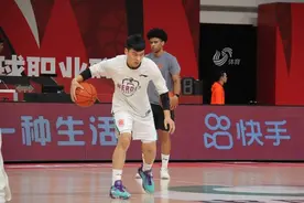 终于赢了“小弟”！山东男篮力克青岛男篮迎三连胜图片