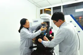 先进仪器助阵精准治疗图片
