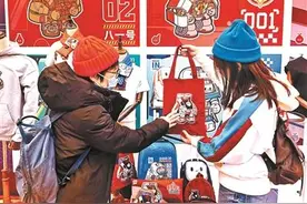 铁路文创精品展 复兴号变火车侠图片