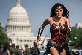 果然视频｜《神奇女侠1984》发布中国独家预告图片