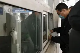 济南摩托车挂牌火爆！许多市民放弃轿车改骑摩托图片