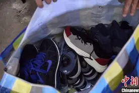 暖心！这位外卖小哥的一双旧鞋，牵动众多网友的心图片
