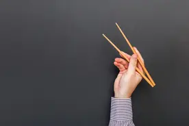 给你一个管住嘴的理由：少吃点可能让你更长寿……图片