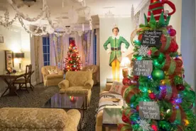 美国一酒店推出节日主题套房 向电影《圣诞精灵》致敬图片