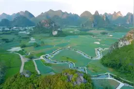 你好新时代丨小康生活写上村民的笑脸视频封面