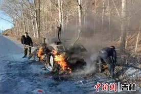 拖拉机引燃威胁山林 三合边境派出所民警全力灭火图片