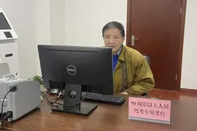 就是要让朋友羡慕！上海152位70岁以上老人132个通过学车能力测试图片