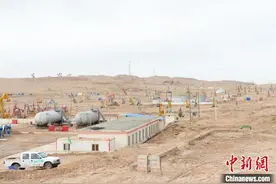 青海油田原油生产基地冬季天然气保产首次实现自给自足图片