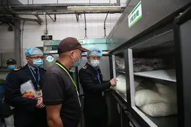 东莞突击检查68家学校、工厂食堂图片