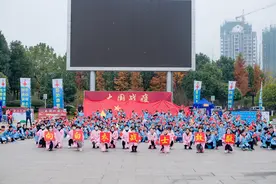 平江县欣欣幼儿园：童孙未解战疫情，也敬医生习演练图片