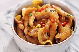 啃完一盘不过瘾的柠檬泡椒鸡爪图片