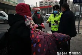 十分钟十几辆！济南街头交警严查电动车违法图片