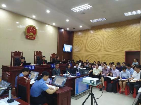 “谁敢说我是黑老大？”庭审现场，他气焰嚣张