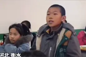 小学生戏腔唱游山恋惊艳全场 老师：孩子是音乐课代表图片
