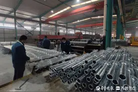 高精尖填补国内空白，高唐时风集团制造的拖拉机可无人驾驶图片